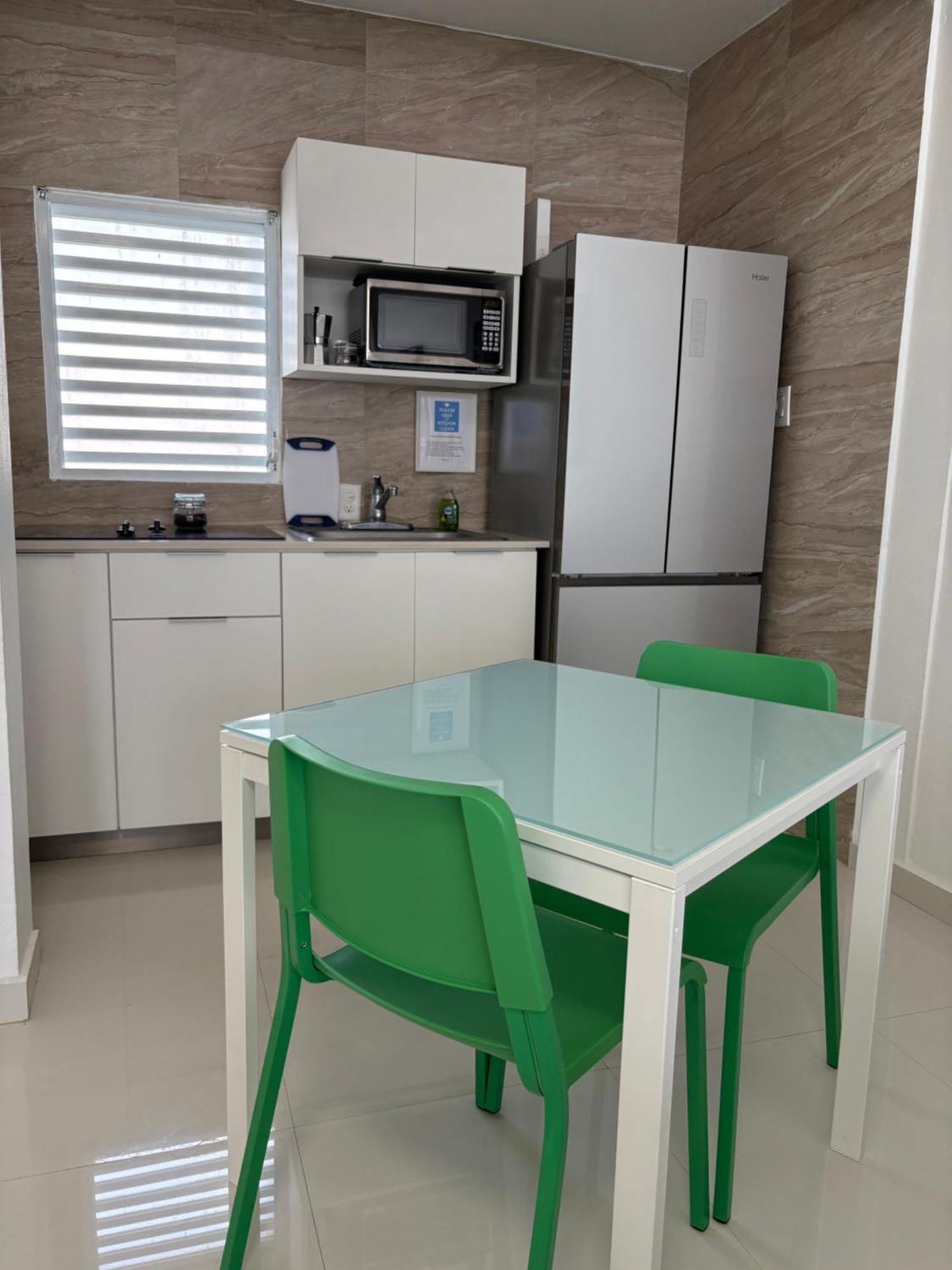 Posada Centric Studio Isla Verde ซานฮวน ภายนอก รูปภาพ